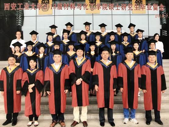 2018届av女优
硕士毕业生合影