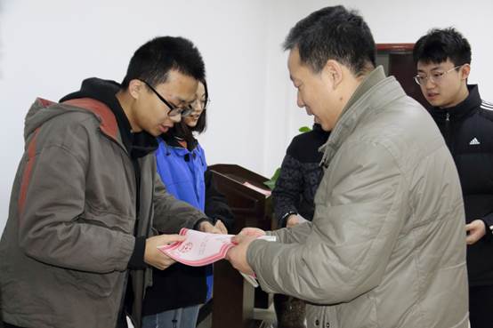 说明: E:\work\宣传部\宣传工作\Photos\2018\20181221av女优
《聚合物合成工艺学》课程创新教学模式取得良好效果\20181221高分子课改颁奖\IMG_8461.JPG