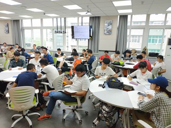 说明: C:\Users\CHXGB\Desktop\新闻稿\20181221av女优
《聚合物合成工艺学》课程创新教学模式取得良好效果\IMG_20180914_171552.jpg